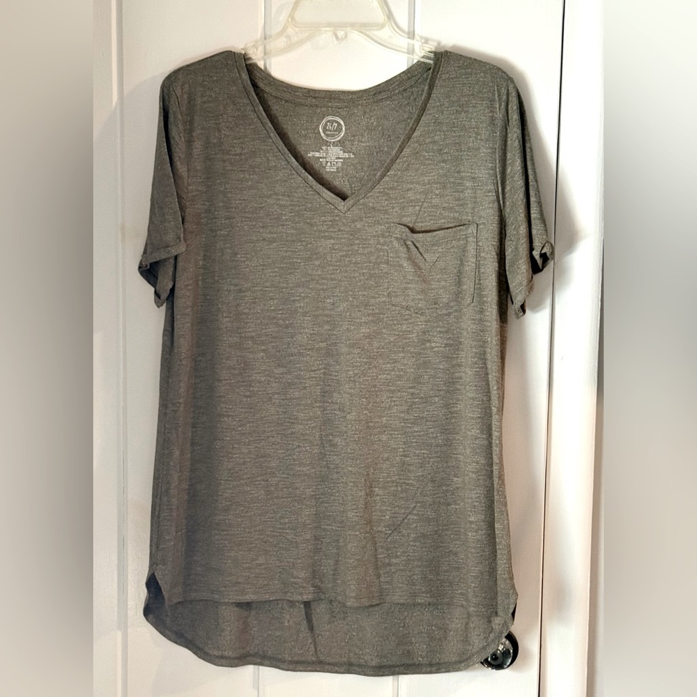 Maurice’s Olive Green Light Weight Tunic Tee Size Large Like New